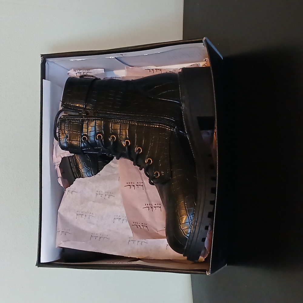 Brand New Nicole Miller New York Black Combat Boots Size 7.5